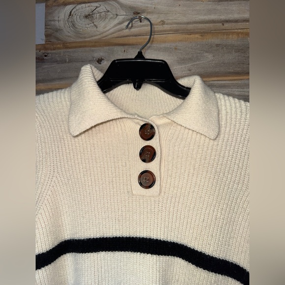 Q&A medium women’s sweater - Picture 3 of 5